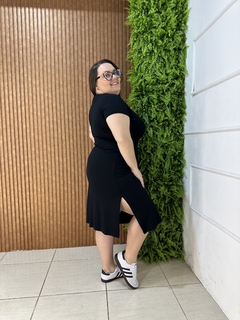 VESTIDO MIDI BÁSICO COM BOLSOS PRETO