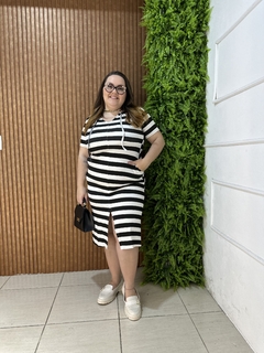 VESTIDO MIDI COM AMARRAÇÃO LISTRADO PRETO