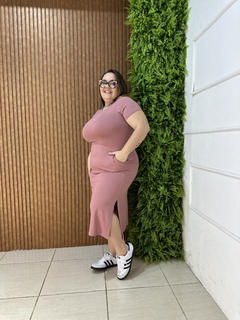 VESTIDO MIDI BÁSICO COM BOLSOS ROSÉ