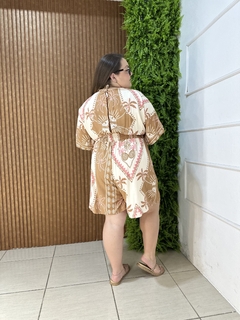 MACAQUINHO PLUSSIZE VISCOLINHO ESTAMPADO BEGE - comprar online