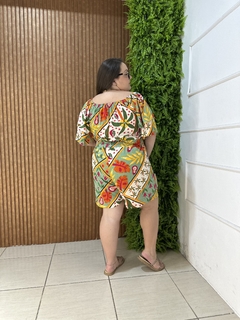 MACAQUINHO PLUSSIZE EM VISCOSE ESTAMPADA VERDE - comprar online