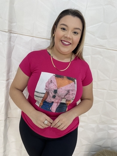 T-SHIRT APLICAÇÃO MULHER PINK