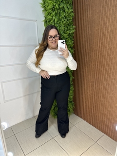 CALÇA JEANS FLARE PRETA SARJA PLUSSIZE