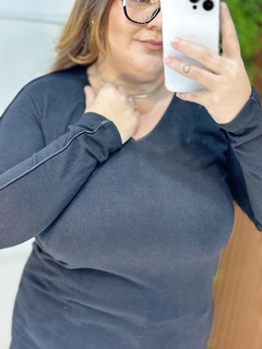 BLUSA LANZINHA COM DETALHE EM CIRRÊ - comprar online