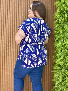 BLUSA AMPLA VISCOLYCRA ESTAMPADA AZUL - comprar online