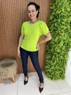 BLUSA COM MANGA PRINCESA DE BRILHOS VERDE LIMA - comprar online