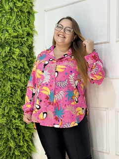 CAMISA PLUS ESTAMPADA ARARAS PINK