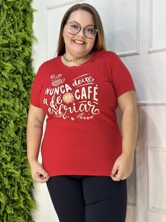 T-SHIRT VISCOLYCRA PLUS FÉ E CAFÉ VERMELHA