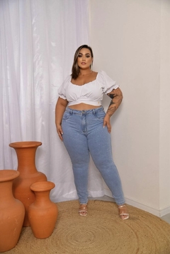 CALÇA SKINNY PLUSSIZE COM BRILHO na internet