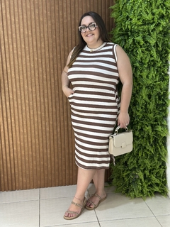 VESTIDO MIDI REGATA COM BOLSO LISTRAS MARROM/BRANCO