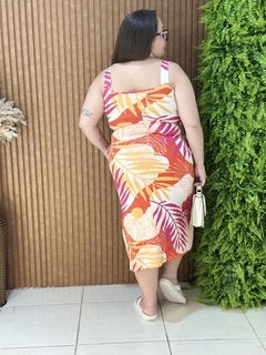 VESTIDO MIDI ALÇA COM BOTÕES FLORAL LARANJA E ROSA - comprar online