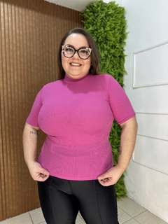 BLUSA COM GOLINHA CANELADA FUCSIA