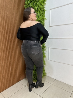 CALÇA JEANS PLUSSIZE MARMORIZADA PRETA - comprar online