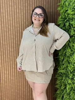 CAMISA PLUSSIZE CREPE SOCIAL LISTRADO BEGE - comprar online