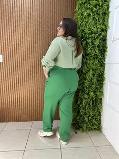 CALÇA ALFAIATARIA COM CINTO PLUS VERDE BANDEIRA - comprar online