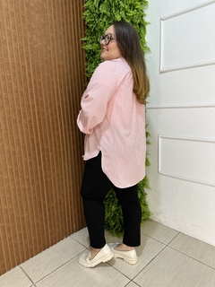 CAMISA PLUSSIZE CREPE SOCIAL LISTRADO ROSINHA na internet