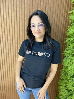 T-SHIRT FOUR HEARTS PRETO