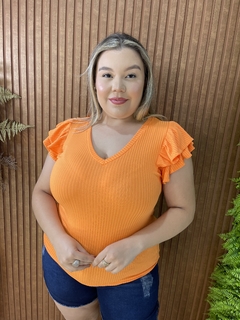 BLUSA CANELADA COM BABADINHOS NO OMBRO LARANJA