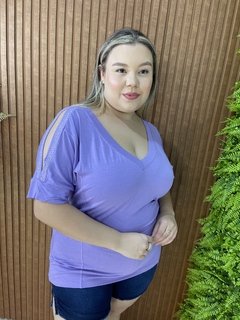 BLUSA COM ABERTURA COM BRILHOS LILAS