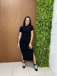 VESTIDO MIDI DE GOLINHA CANELADO PRETO