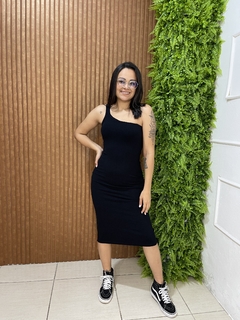 VESTIDO MIDI OMBRO SÓ CANELADO PRETO