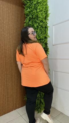 T-SHIRT PLUSSIZE LARANJA NEON CALIFORNIA na internet