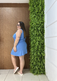 VESTIDO REGATA COM BOLSOS FRONTAIS AZUL CLARO na internet