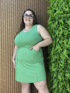 VESTIDO REGATA COM BOLSOS FRONTAIS VERDE