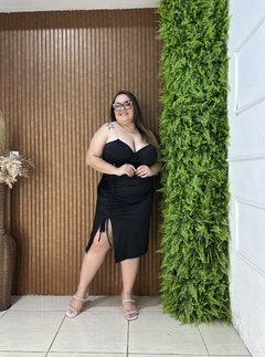 VESTIDO PLUS TRILOBAL COM ALÇA BRILHOSA PRETO