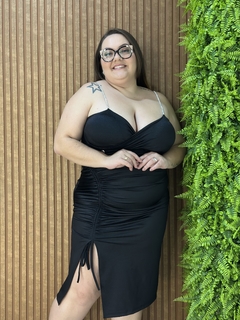 VESTIDO PLUS TRILOBAL COM ALÇA BRILHOSA PRETO na internet