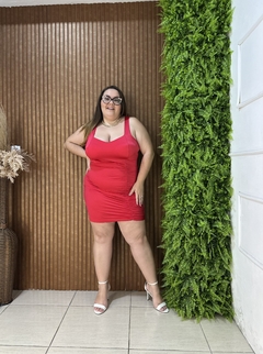 VESTIDO PLUS TUBINHO TRILOBAL COM DRAPEDADO VERMELHO - comprar online