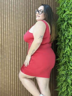 VESTIDO PLUS TUBINHO TRILOBAL COM DRAPEDADO VERMELHO na internet