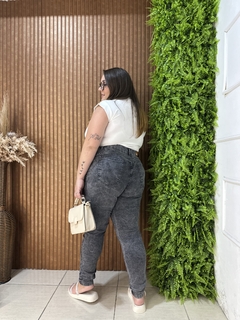 CALÇA JEANS PLUSSIZE MARMORIZADA - comprar online