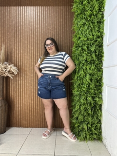 SHORT PLUS MOM COM ILHOS NA CINTURA - comprar online