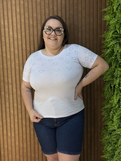 BLUSA SLIM COM BRILHOS CORAÇÃO BRANCO