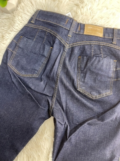 CALÇA JEANS ESCURA FRANJINHA - Moda Básica & Identidade Urbana