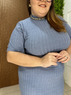 VESTIDO PLUSSIZE CANELADO GOLA ALTA MIDI AZUL na internet