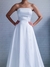 Imagem do Vestido de noiva minimalista tomara que caia branco acetinado com fenda simples