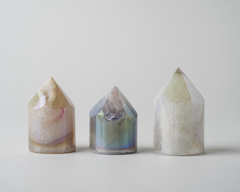 Agate with Aura Rounded Towers