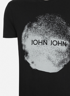 Camiseta John John Moon Preta na internet