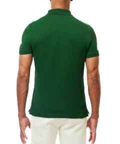 Polo Lacoste Slim Fit Piquet Verde visto de costas, com mangas curtas.