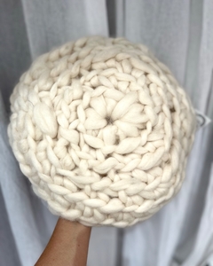 Almohadon de lana tejido en internet