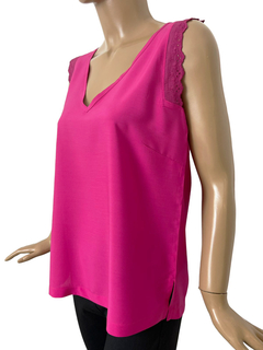 424 - Musculosa Uma cuello V - SILA