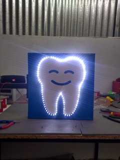 Cartel led dentista 40x40cm - comprar online