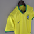 camisa-selecao-brasileira-I-2022-feminina-nike-torcedor-veste-a-garra-onça-pintada-lançamento