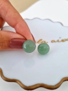 Brinco bola de gude em prata e jade verde claro na internet