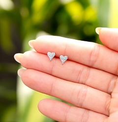 Brinco mini coração em prata rodinada e zircônias - comprar online