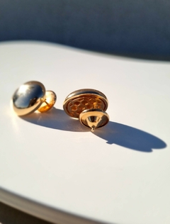 Brinco oval liso em prata banhada a ouro - comprar online