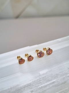 Brinco em Ouro 18K e zircônia coração rosa 6x7mm - Joias Gabriela Aiex - CNPJ 11.548.271.0001-00