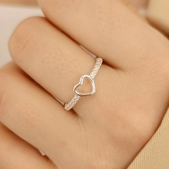 Anillo con piedritas - corazón Liso en el Centro